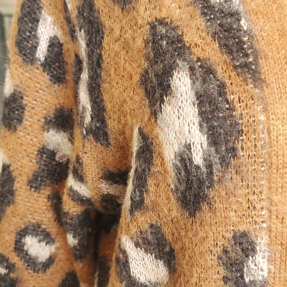 Leopard Print Cover Sweater (L) - Picture 3 of 6